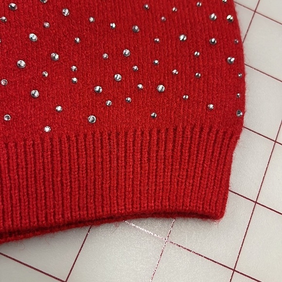 PIA ROSSINI NWT Silver Stud Faux Fur Red Pompom Ribbed Knit Fall/Winter Beanie - Picture 7 of 8